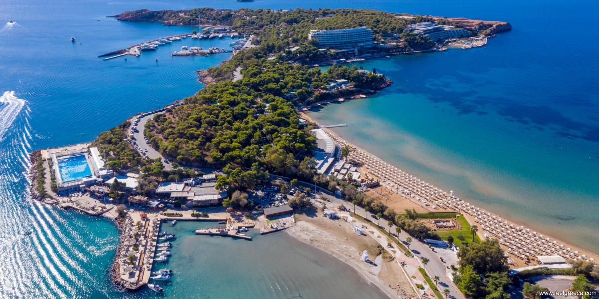 Peninsula with beach resort in Ormos Vouliagmenis